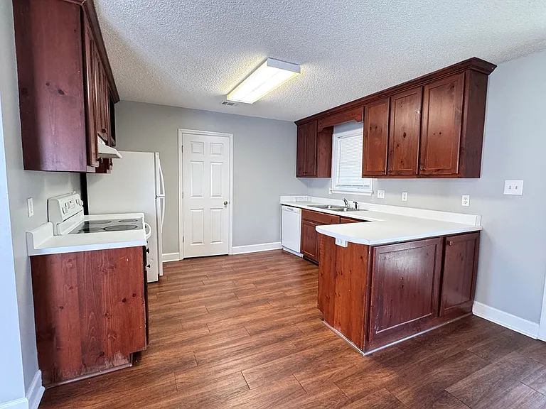 3145 Vanelle Dr — Photo 9