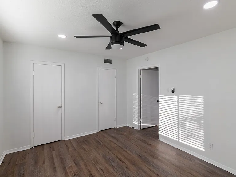 5921 Gaston Ave — Photo 10