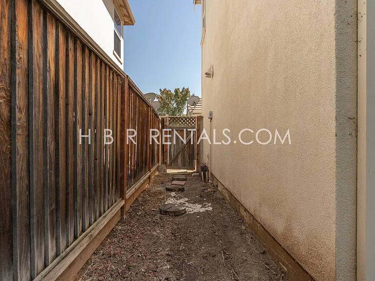 237 E Legacy Dr — Photo 37