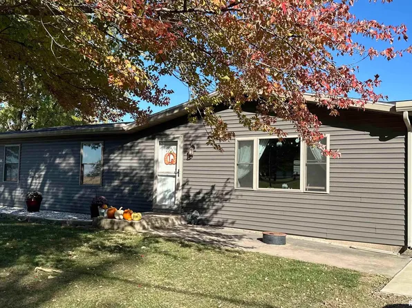 1436 W Main St, Bushnell, IL 61422