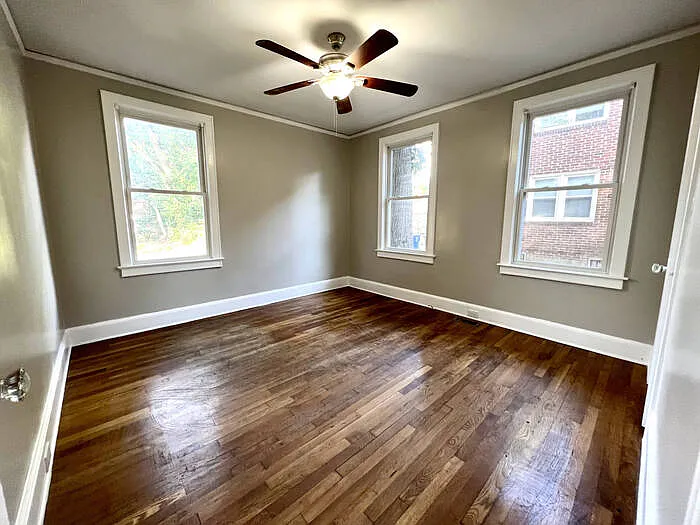 319 Howard St — Photo 33