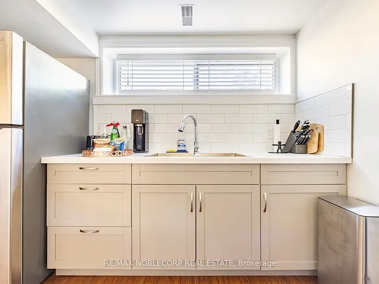 4230 Bloor St W #BASEMENT — Photo 7