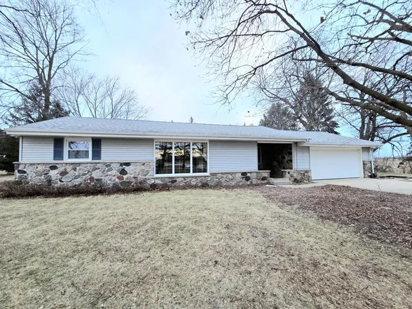 1876 West Pioneer ROAD, Cedarburg, WI 53012