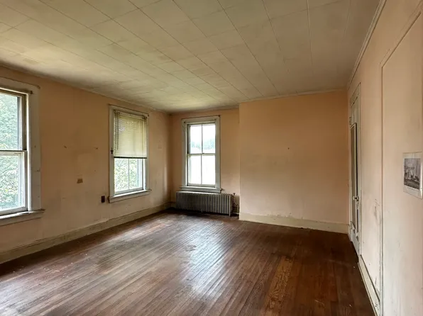 188 Davis Avenue image 11 of 14