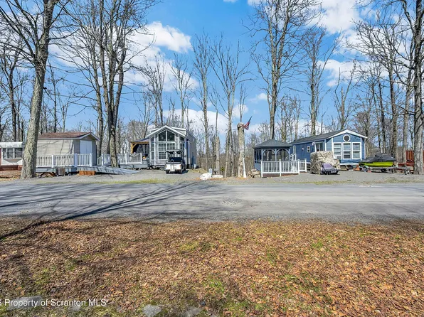 124 Tennis Ter, Gouldsboro, PA 18424