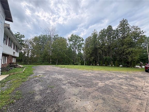 4th image of 776 Lake Rd