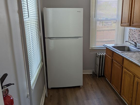 3rd image of 417 N Delaware St APT 5