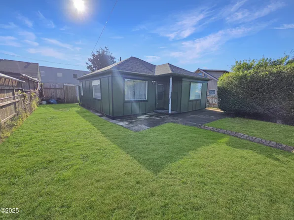 546 NE 3rd St, Newport, OR 97365