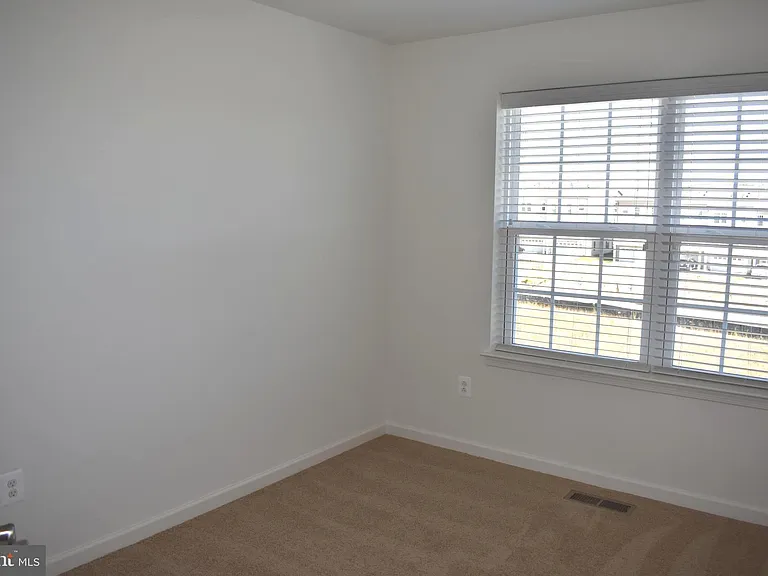 9421 Adelaide Ln — Photo 23