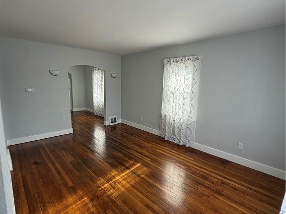 5th image of 906 S 3rd St