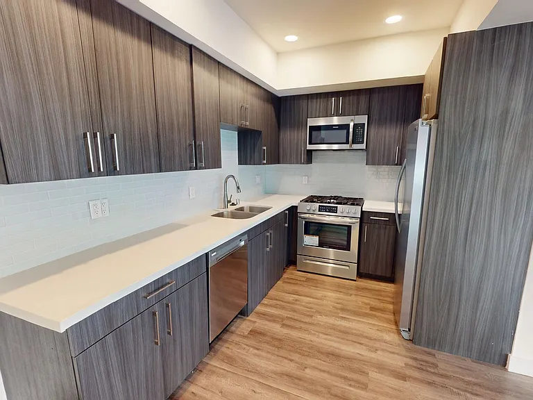 14827 Victory Blvd — Photo 17