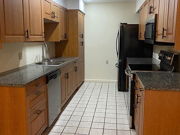 3rd image of 3414 Pine Grove Dr