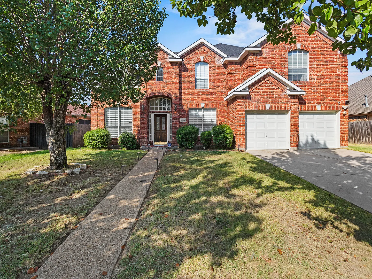 5 bed, 3325 sqft, $3,250 — Photo 1
