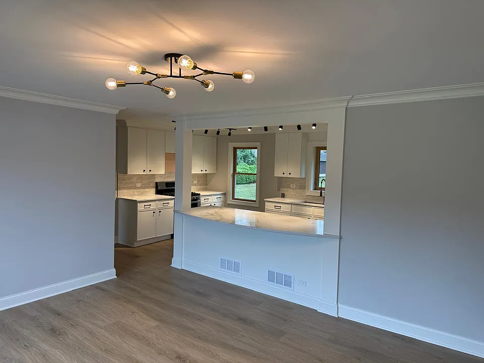 23W566 Bryn Mawr Ave