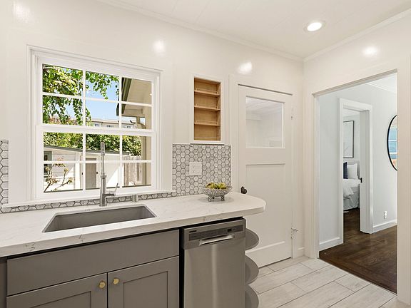 5th image of 641 Waltermire St