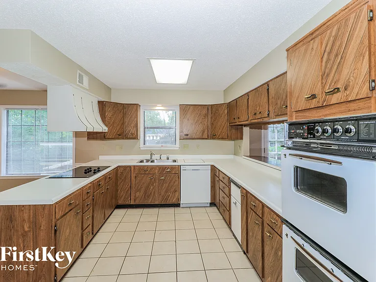 8418 Chippingham Dr — Photo 7