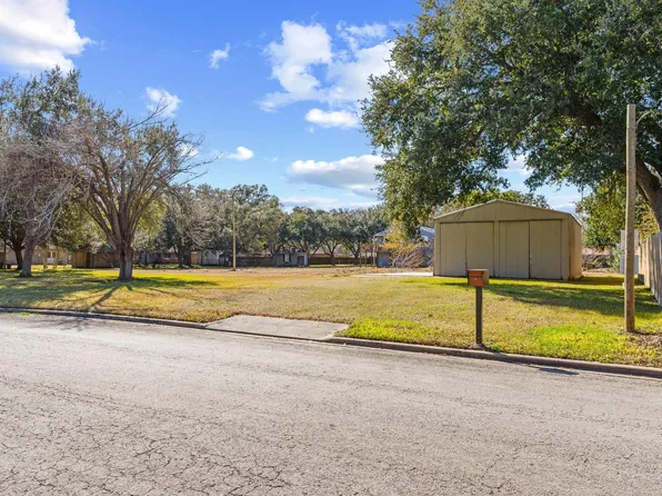 2306 Powell St, Bay City, TX 77414