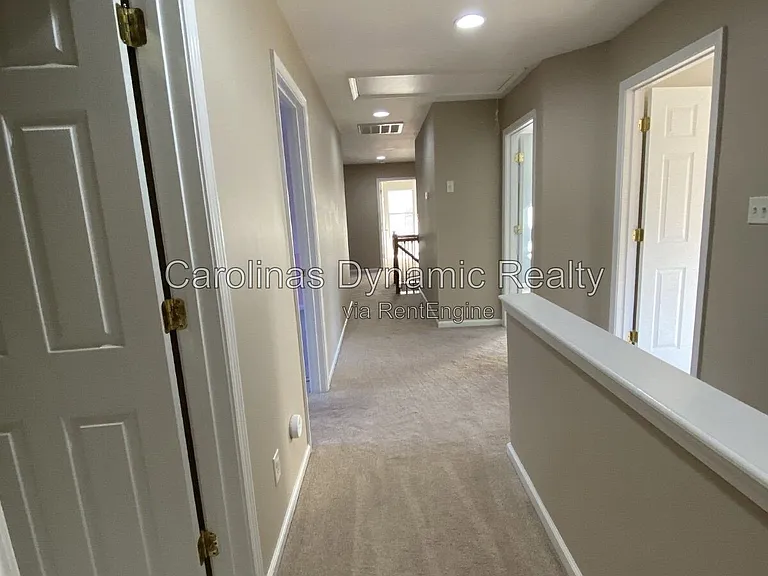 605 Queenswater Ln — Photo 31