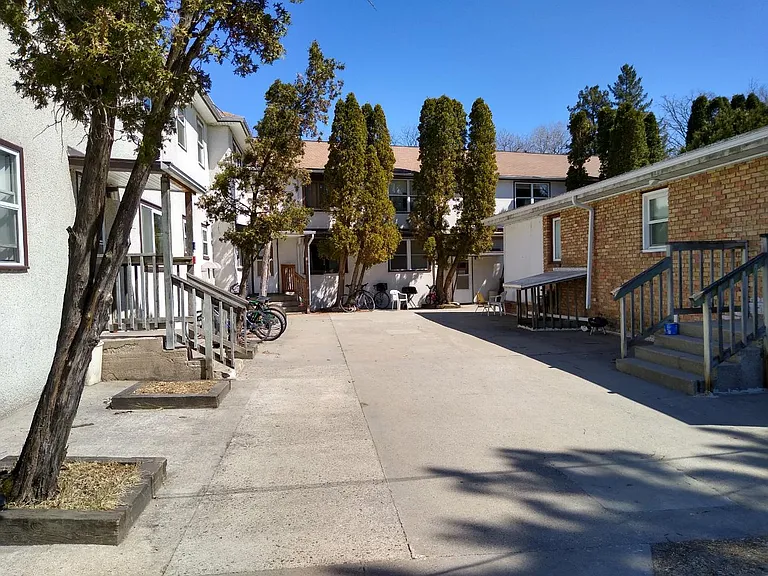 Alpine Apartments — Photo 1