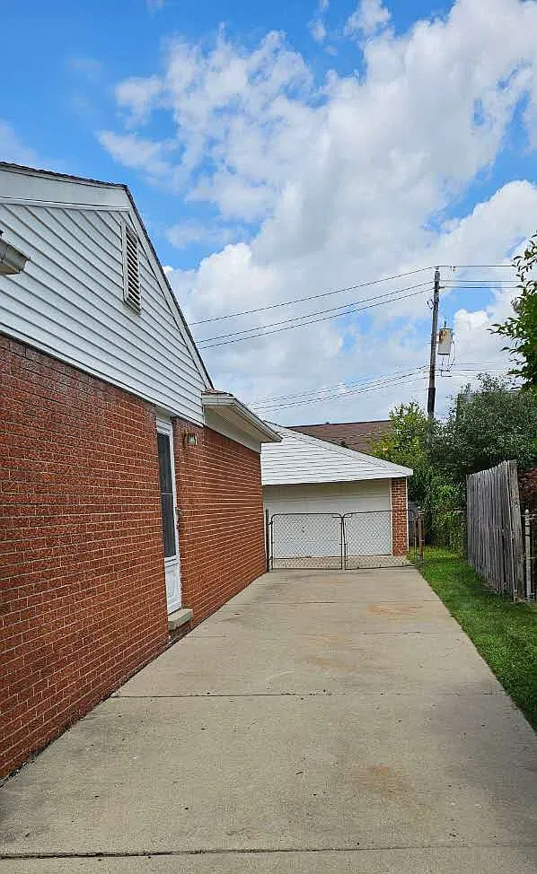 3 bed, 1213 sqft, $1,850 — Photo 2