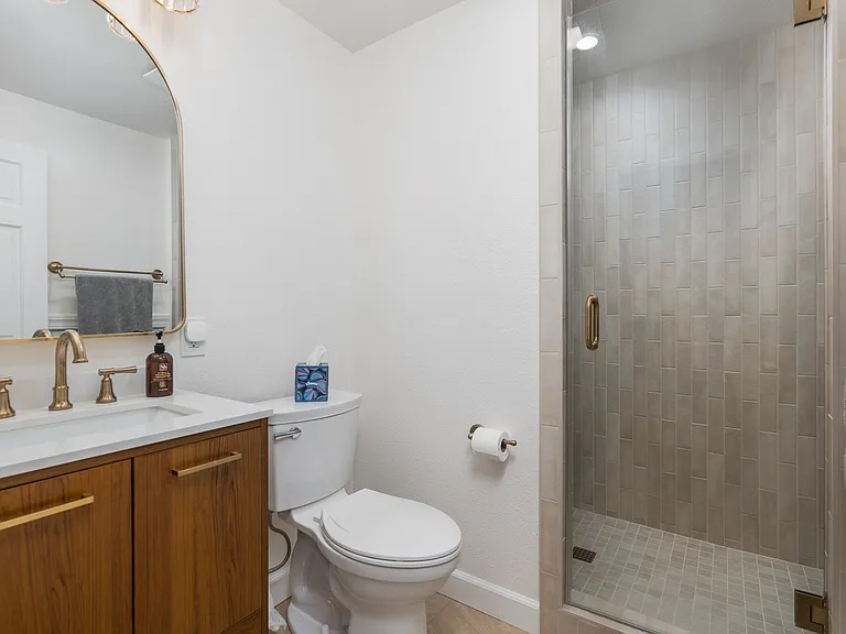 1372 Carinthia Ln — Photo 27