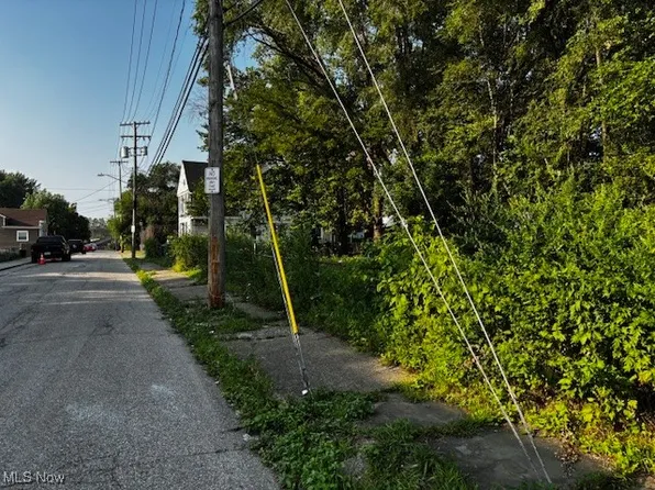 2700 Barber Ave, Cleveland, OH 44113