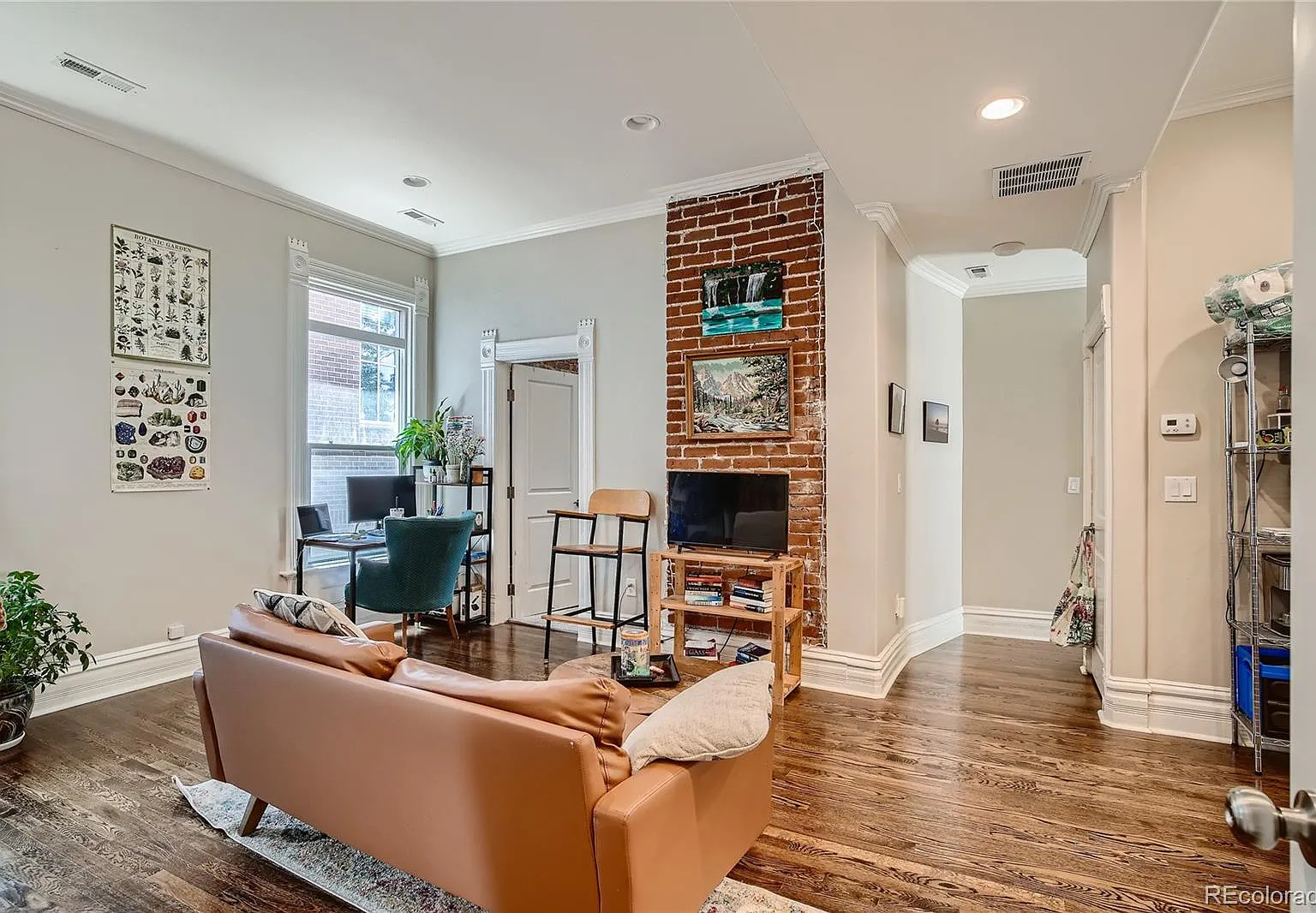 1547 N High St — Photo 1