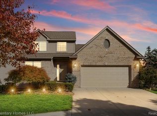 1247 Windsong Dr, Waterford, MI 48327