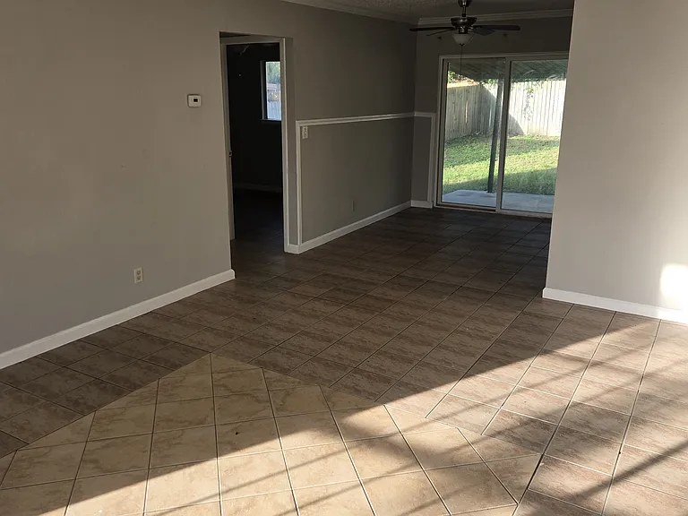 7278 Montgomery Dr — Photo 2