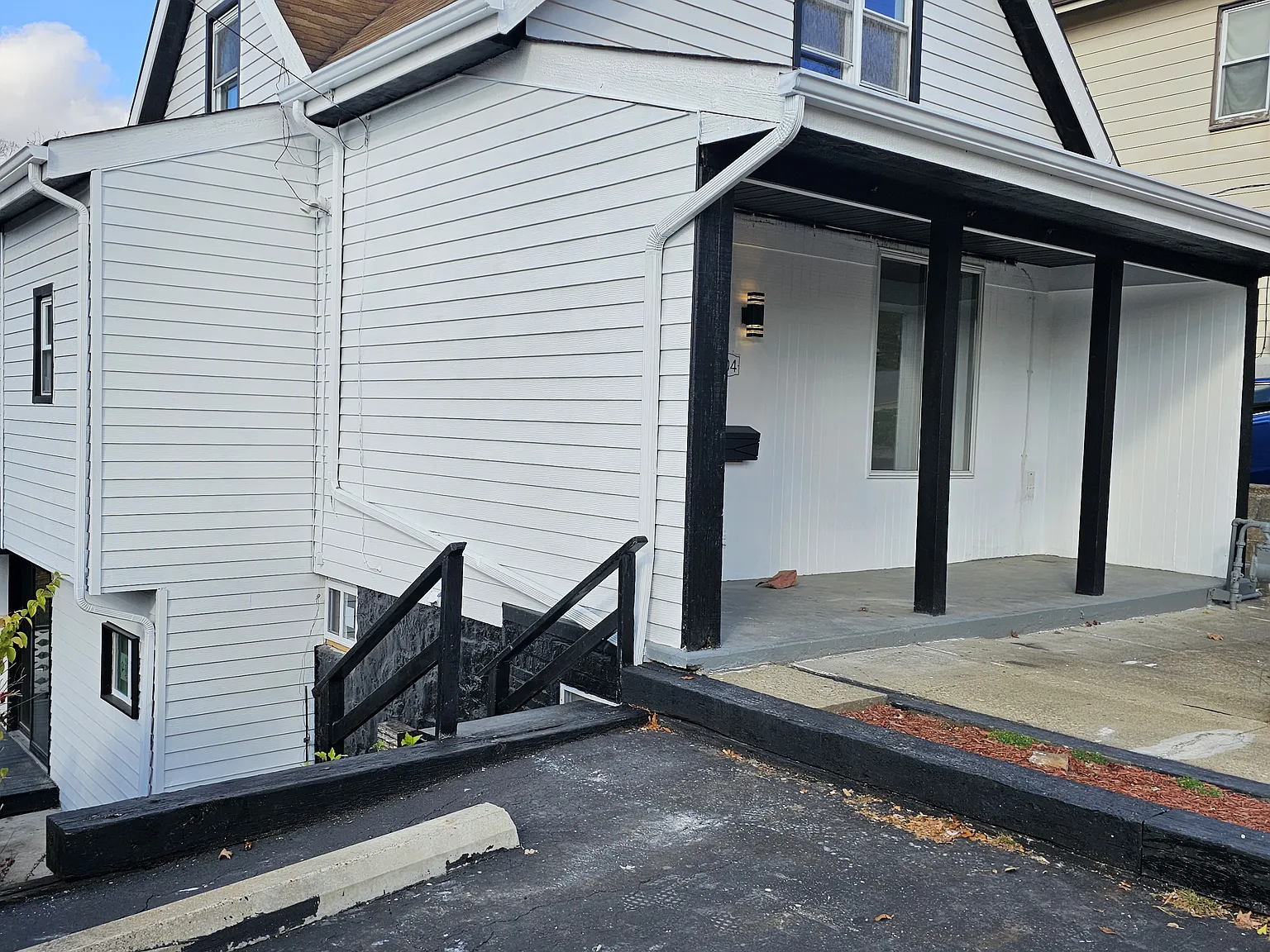 3 bed, 1026 sqft, $1,800 — Photo 1