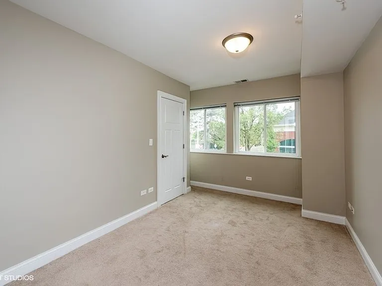 737 Devon Ave — Photo 8