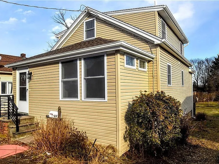 118 Webb Ave — Photo 1
