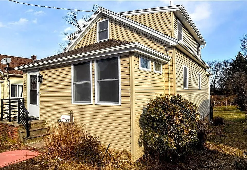 118 Webb Ave