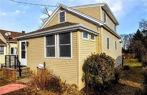 118 Webb Ave Photo 1
