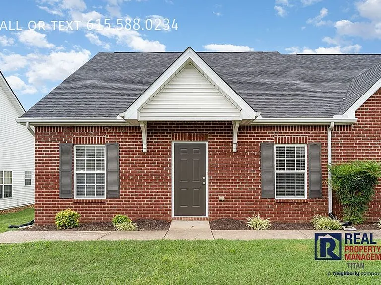 1004 Briggs Ln — Photo 1
