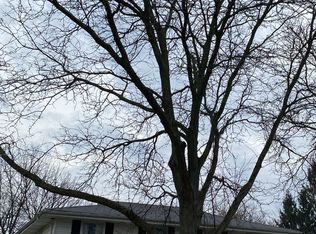 831 Badger Ln, Lake Geneva, WI 53147