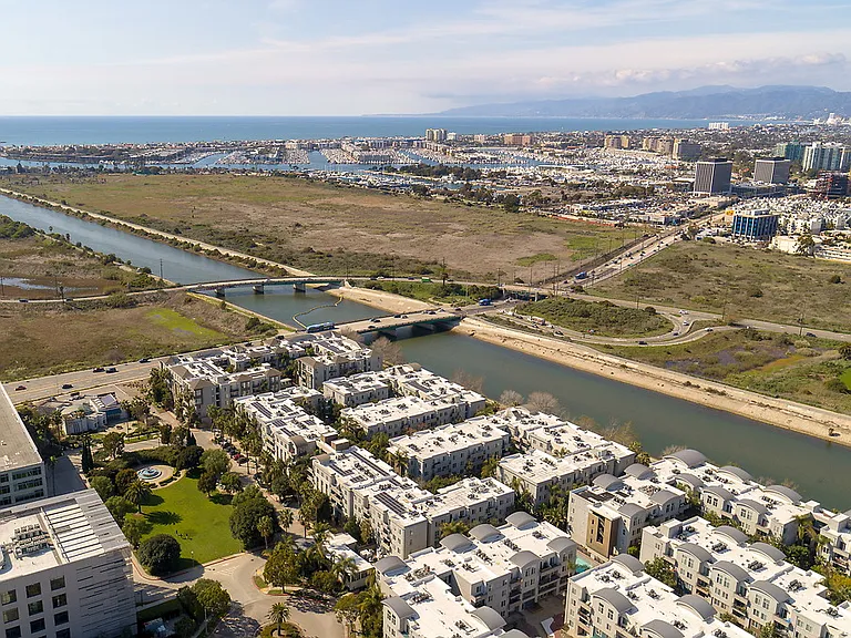 Fountain Park at Playa Vista — Photo 41