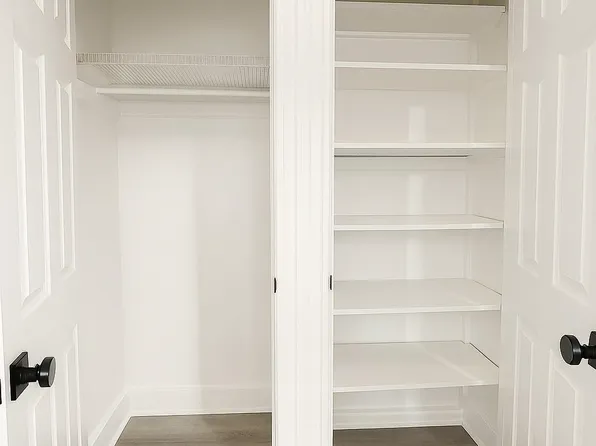 396 Woodlawn Avenue image 4 of 20