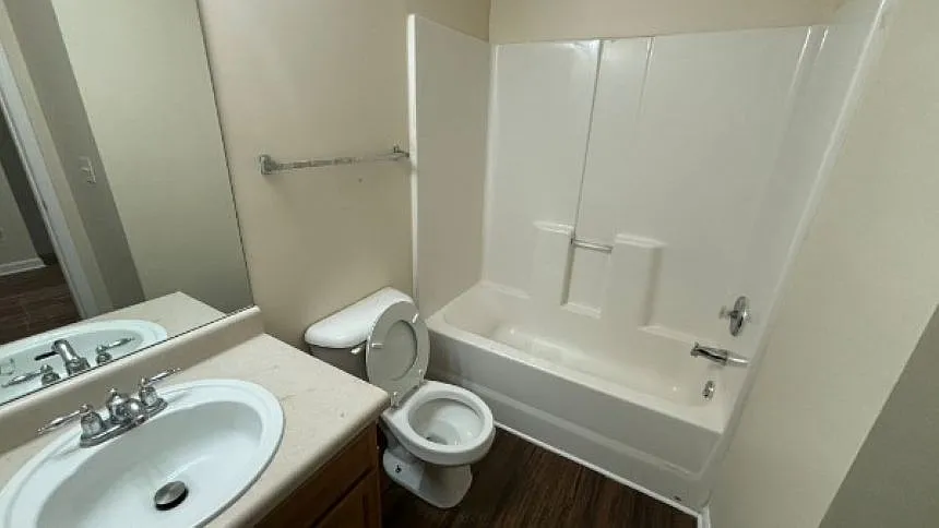 4 bed, 1800 sqft, $2,100 — Photo 4