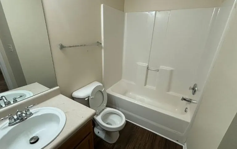 1010 Maple Valley Ct — Photo 4