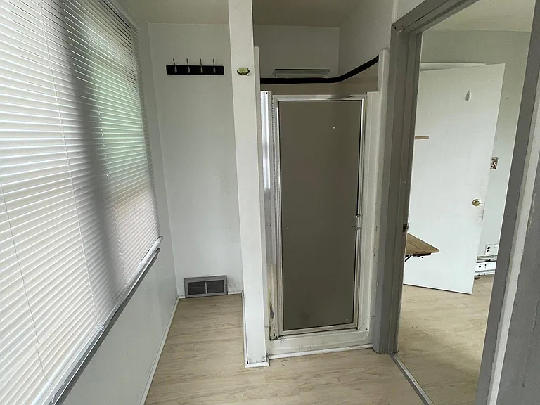 4211 7th Ave NE #1 — Photo 4