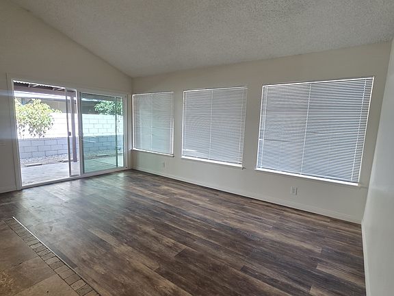 4th image of 630 E Avenue J4