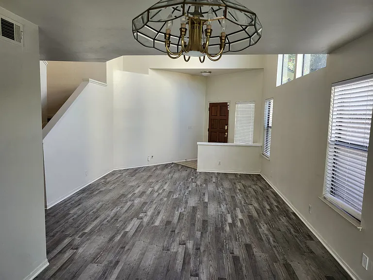 4839 Knollcrest Dr — Photo 5