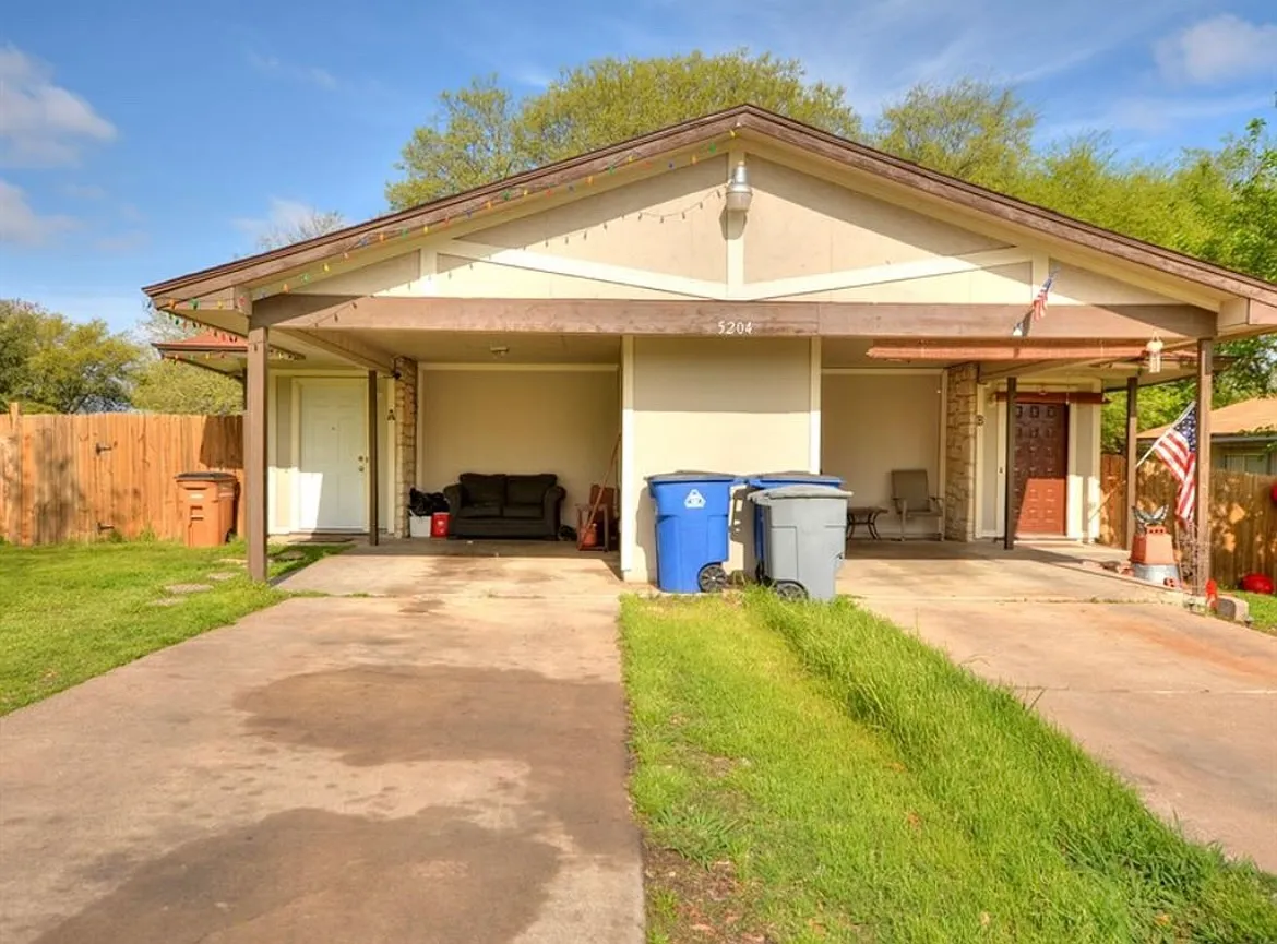2 bed, 900 sqft, $1,400 — Photo 3
