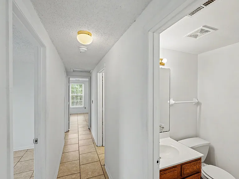 1624 Arlyn Cir #J — Photo 20