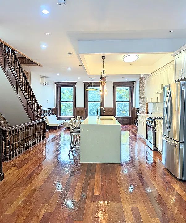 1st image of 952 Greene Ave Floor 3
