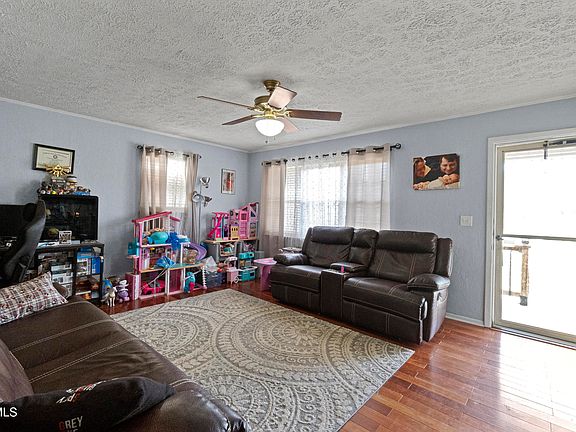 5th image of 119 McCartt Loop