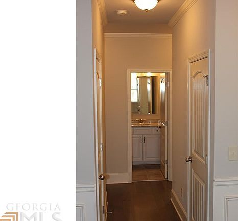 5th image of 160 Leeds Dr