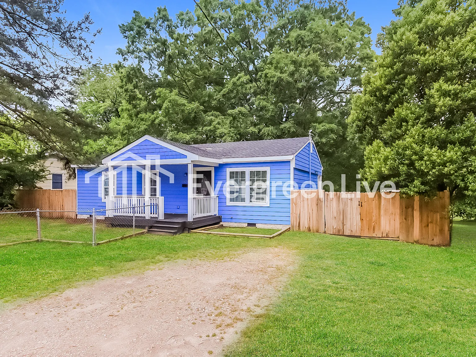 2 bed, 2.0 bath, 1050 sqft, $1,495 — Photo 2