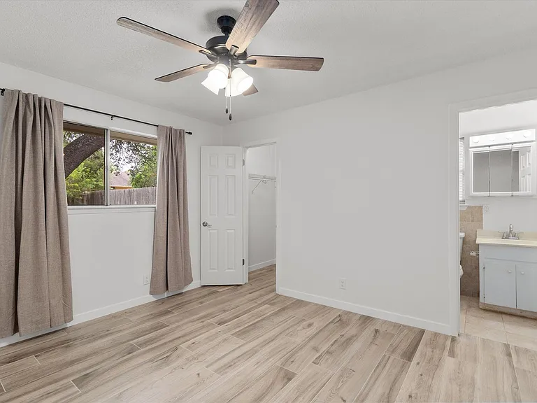 703 Huntingdon Pl — Photo 13